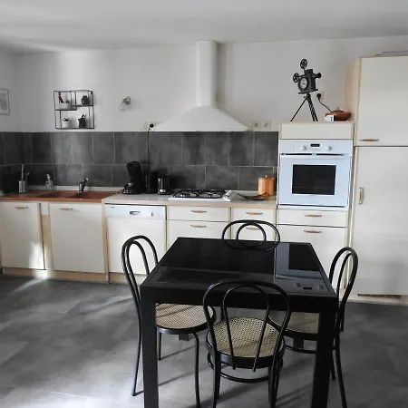 Gite De La Pierre Verte Saint-Lattier Buitenkant foto